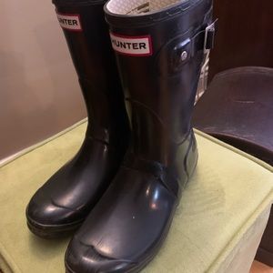 Hunters-women’s size 9, worn and missing one side buckle